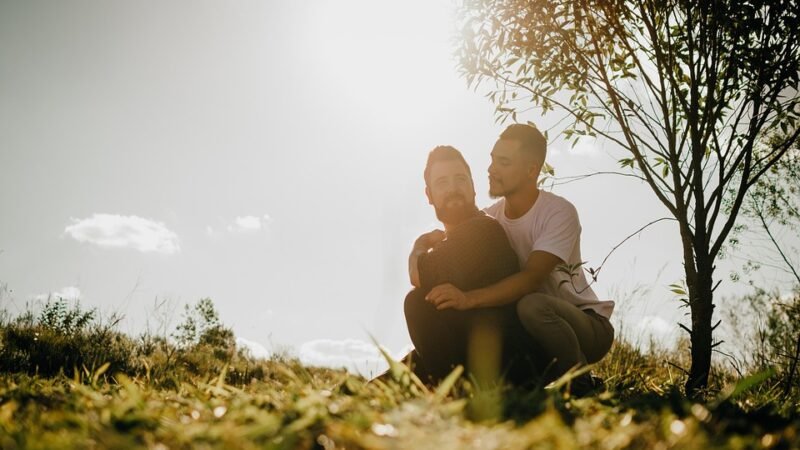 Gay Oglasi: Upoznaj ljubav svog života!