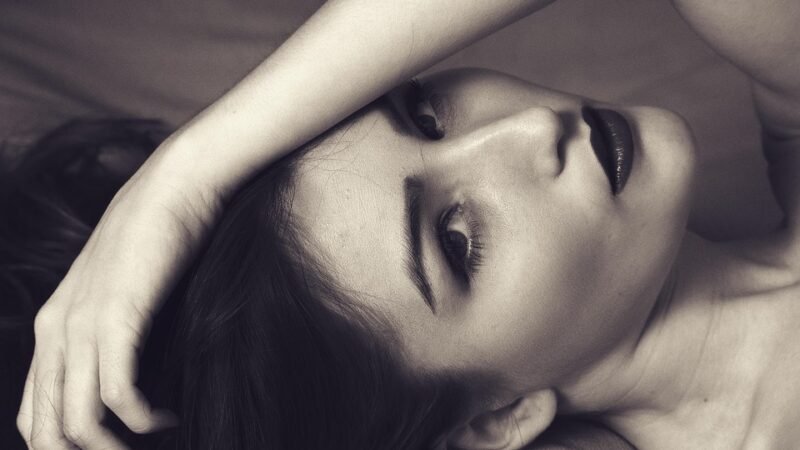 Upoznaj starije dame – Iskre zrelosti čekaju!