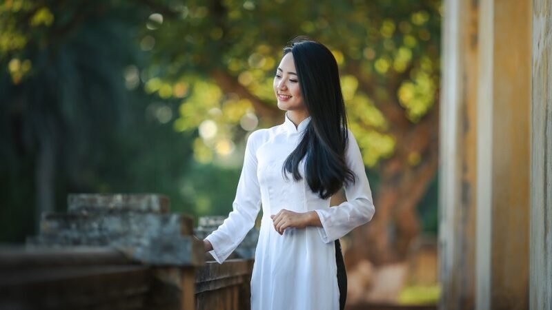 * Zrele žene oglasi: Elegancija i požuda.